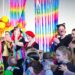 Kinderkarneval in Tecklenburg-Brochterbeck. En Event organisiert vom BSV, Brochterbecker Sportverein, Kinder tanzen fröhlich zur Karnevalsmusik.