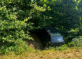 Rettungshubschrauber in Leeden: Auto landet in Straßengraben