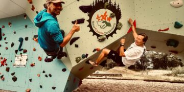 Thomas und Julia Sprekelmeyer-Heukamp von den Naturfreunden Tecklenburg freuen sich auf den Activity-Tag im Activity-Park Brochterbeck mit Einweihung des Boulderblocks.