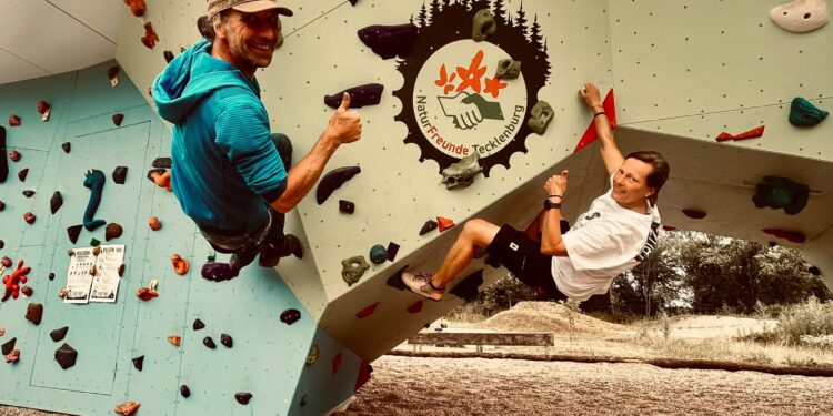 Thomas und Julia Sprekelmeyer-Heukamp von den Naturfreunden Tecklenburg freuen sich auf den Activity-Tag im Activity-Park Brochterbeck mit Einweihung des Boulderblocks.